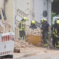 An dem Rettungseinsatz waren laut Feuerwehr 500 bis 1.000 Menschen beteiligt. Foto: Sebastian Kahnert/dpa
