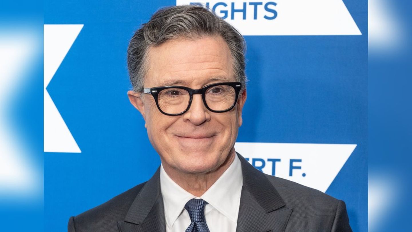 Nach elf Jahren als Gastgeber hat Stephen Colbert die "Late Show" mit einer spektakulären Abschiedssendung beendet.