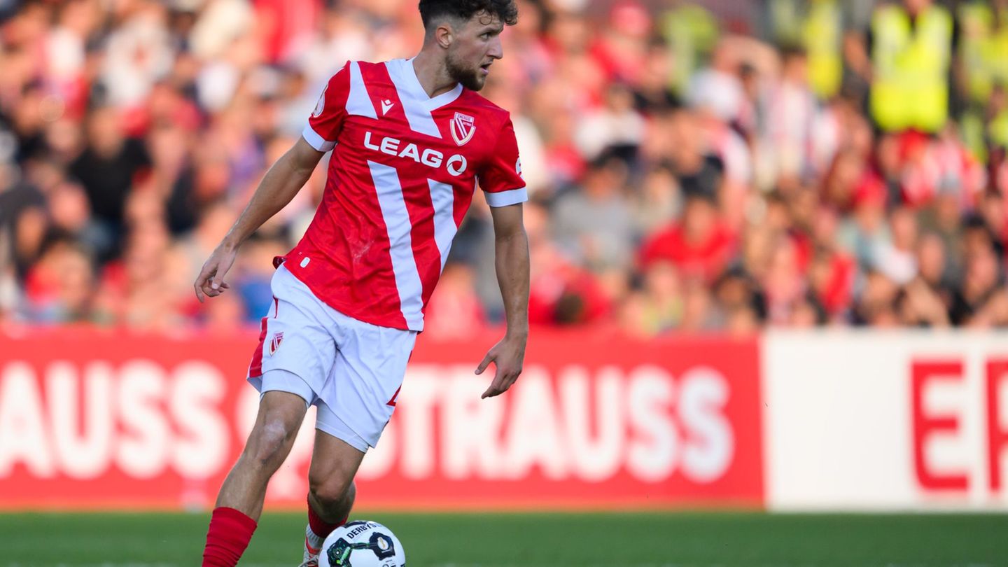 Tim Campulka spielt auch in der zweiten Liga für Energie Cottbus. (Archivbild) Foto: Robert Michael/dpa