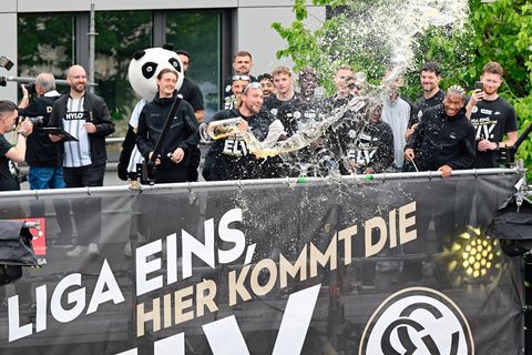 Die SV Elversberg hat nach dem Bundesliga-Aufstieg vier Spieler verabschiedet. (Archivbild) Foto: Uwe Anspach/dpa