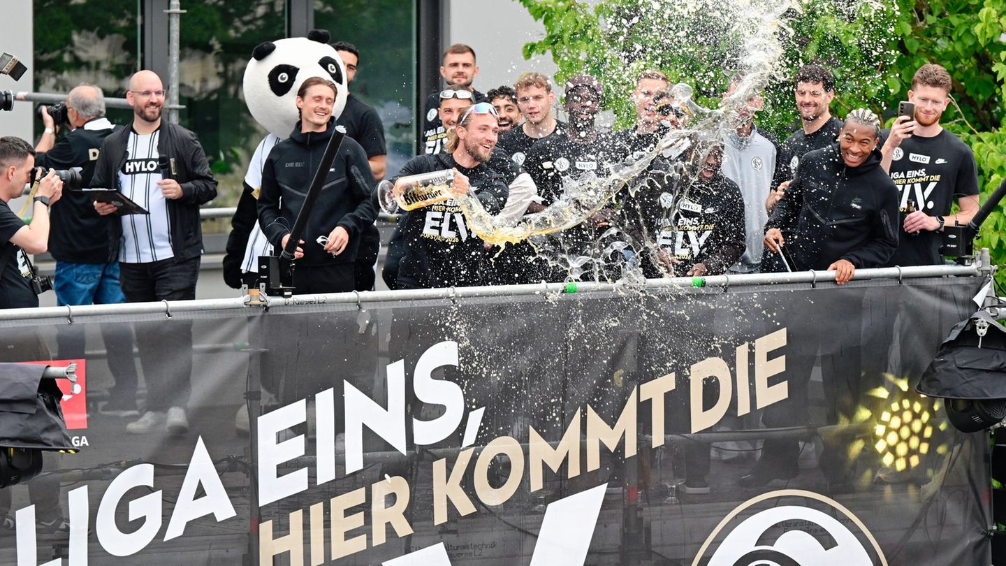 Die SV Elversberg hat nach dem Bundesliga-Aufstieg vier Spieler verabschiedet. (Archivbild) Foto: Uwe Anspach/dpa