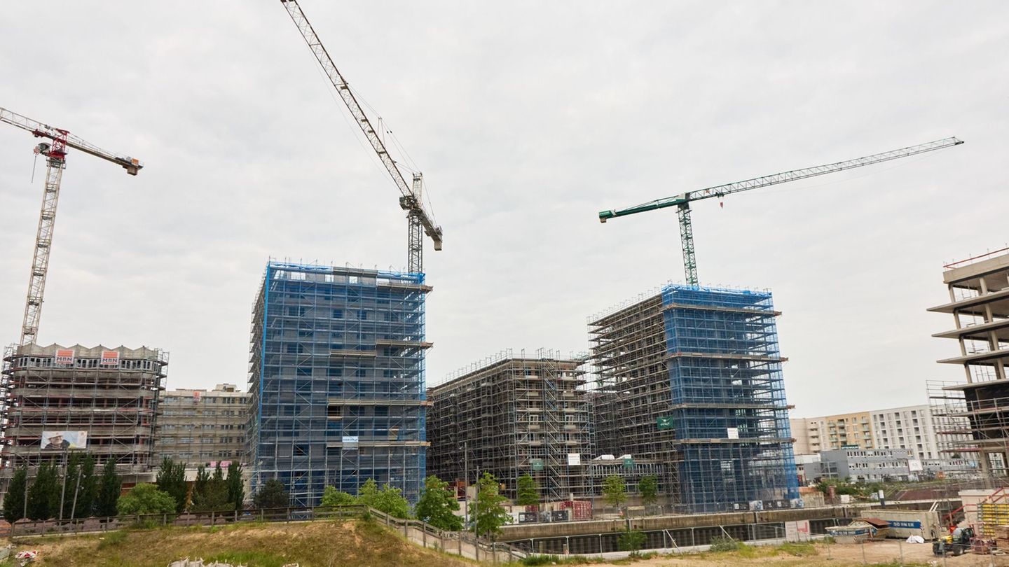 Die Zahl der in Hamburg fertiggestellten Wohnungen ist im vergangenen Jahr um mehr als ein Viertel eingebrochen. (Archivbild) Fo