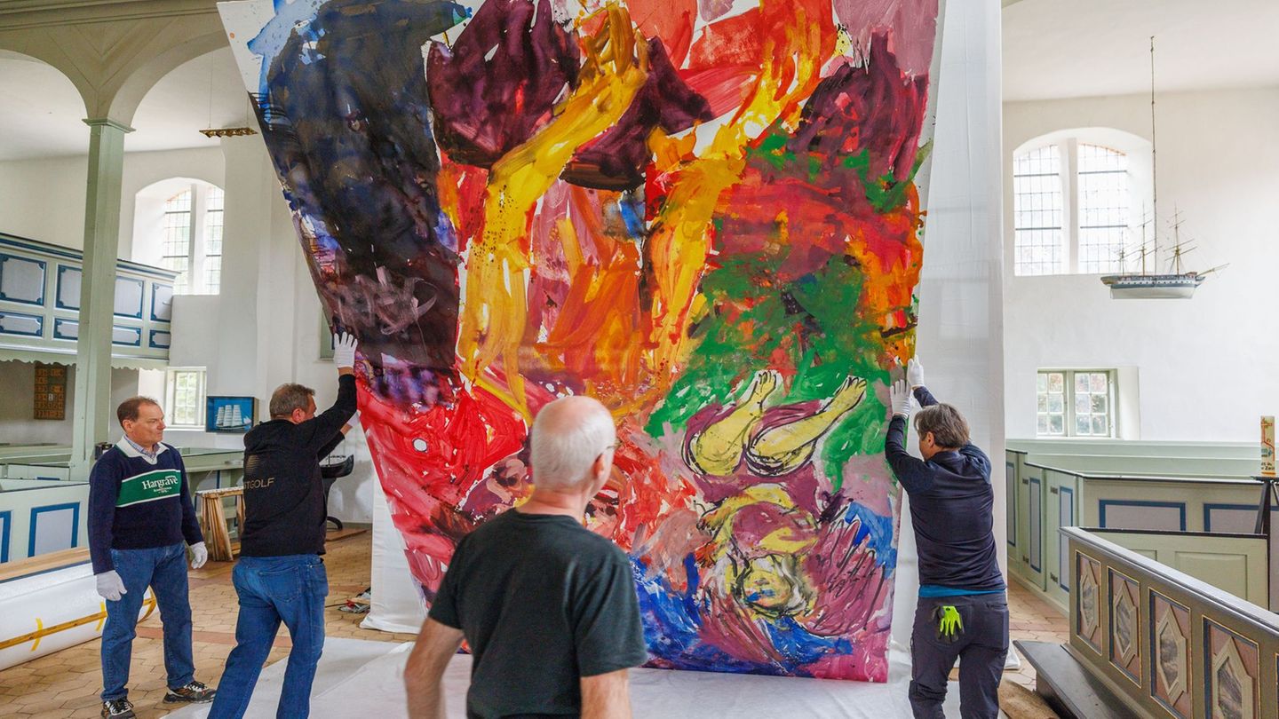 72 Stunden nonstop ist das Baselitz-Großgemälde "Mein Vater sieht einen Engel" zu sehen. Foto: Jens Büttner/dpa