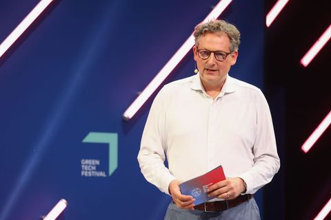 Eckart von Hirschhausen, ARD-Moderator, Mediziner und Protestant, hofft stark, dass der Einfluss der katholischen Kirche beim Kampf gegen den Klimawandel helfen kann.