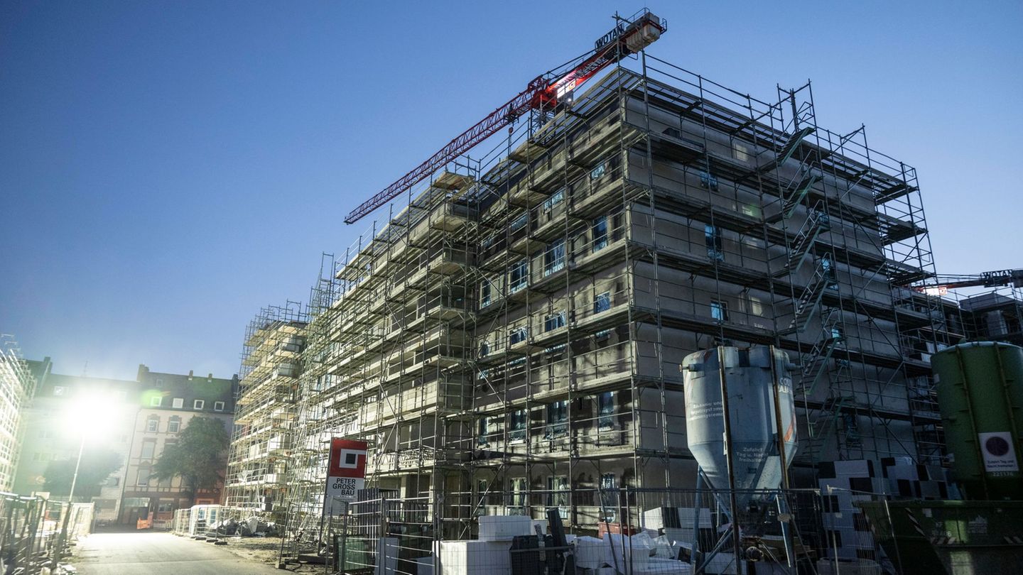 In Hessen werden wesentlich mehr Wohnungen benötigt. (Symbolbild) Foto: Boris Roessler/dpa