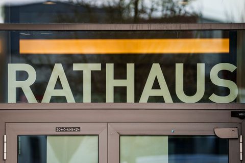 Bürgermeister David Rendel soll nach Meinung der Mehrheit der Stadtverordnetenversammlung seinen Platz im Raunheimer Rathaus räu