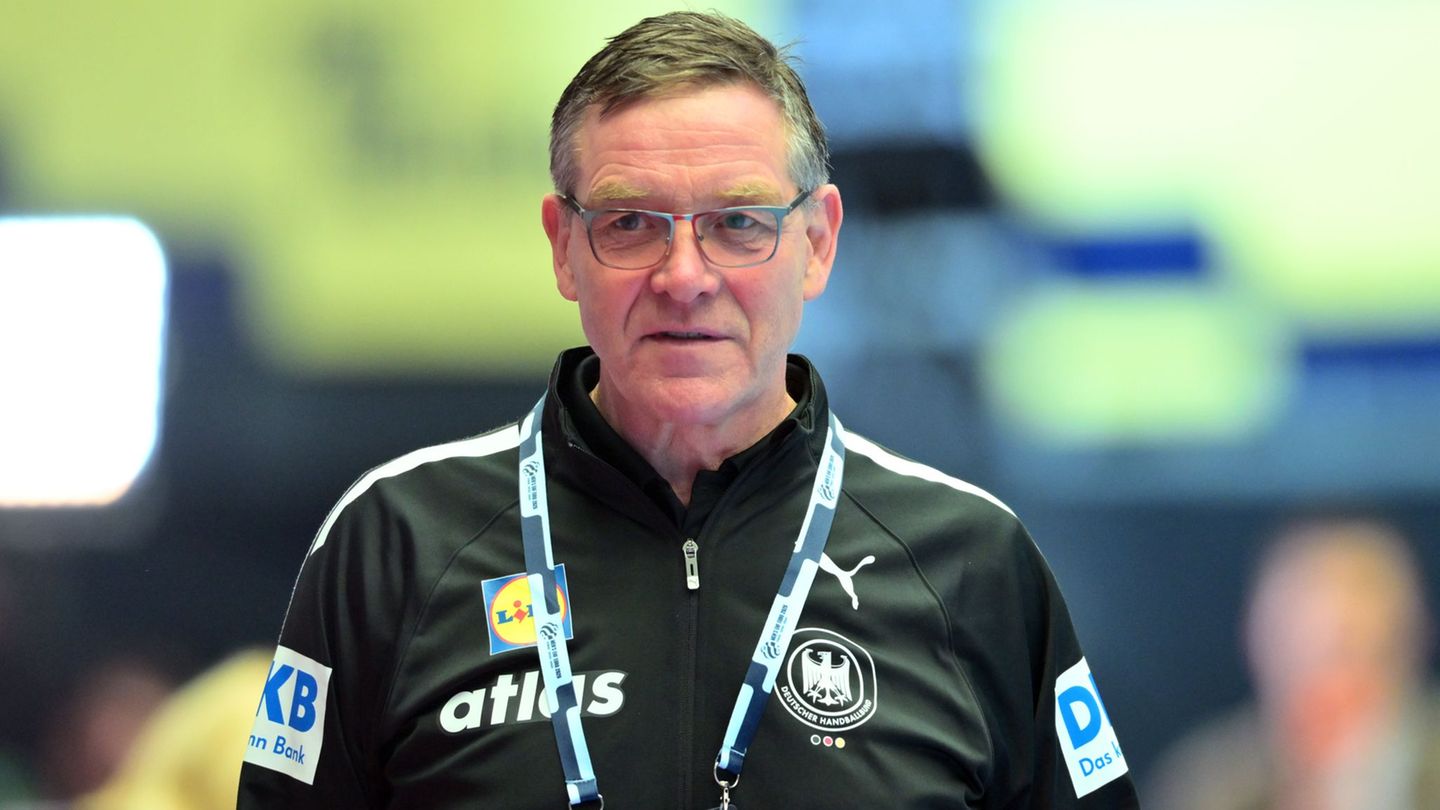 Alfred Gislason bleibt bis Olympia 2028 Handball-Bundestrainer. (Archivbild) Foto: Sina Schuldt/dpa