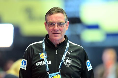 Alfred Gislason bleibt bis Olympia 2028 Handball-Bundestrainer. (Archivbild) Foto: Sina Schuldt/dpa