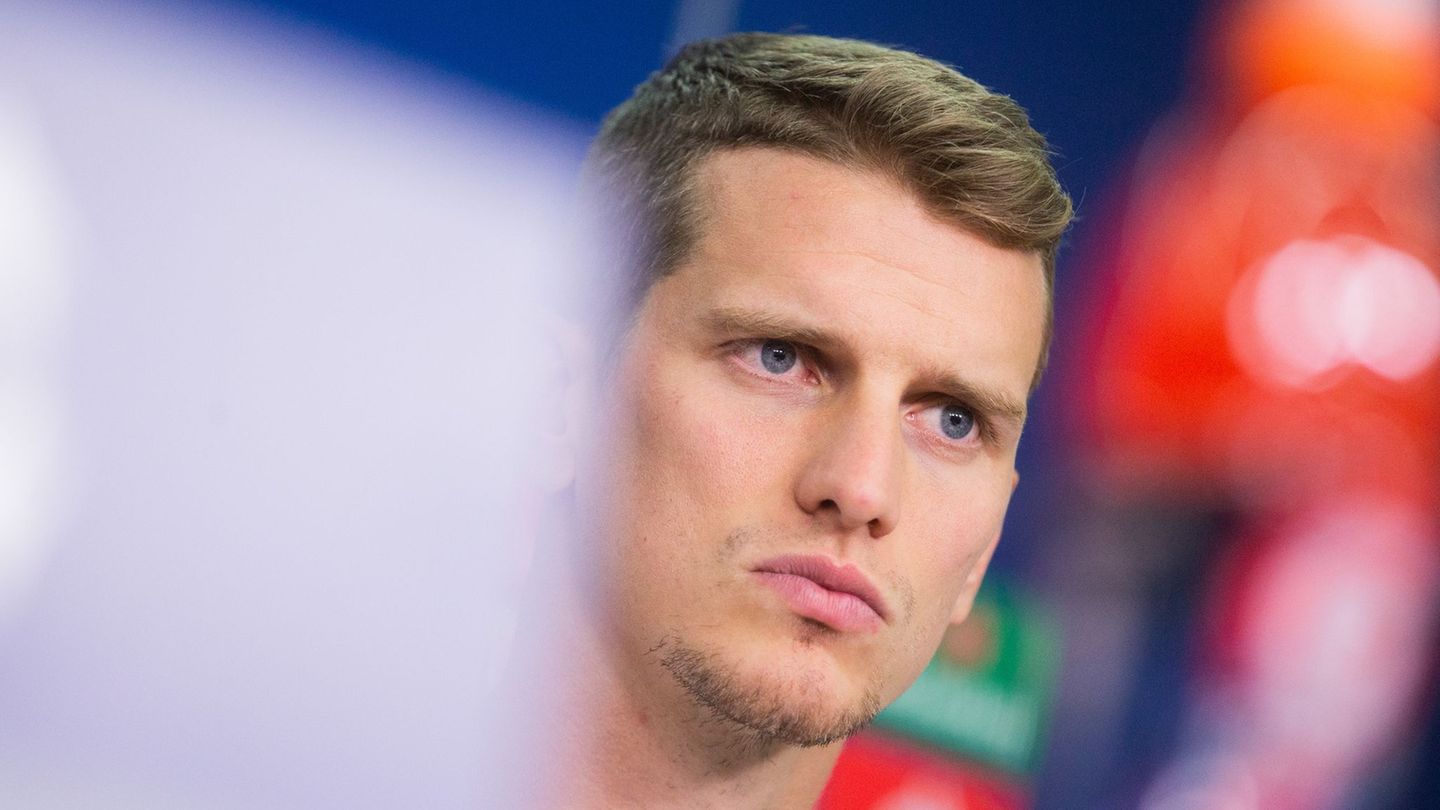 Ex-Bundesliga-Profi Lars Bender heuert im Nachwuchs des FC Bayern an. (Archivbild) Foto: Rolf Vennenbernd/dpa