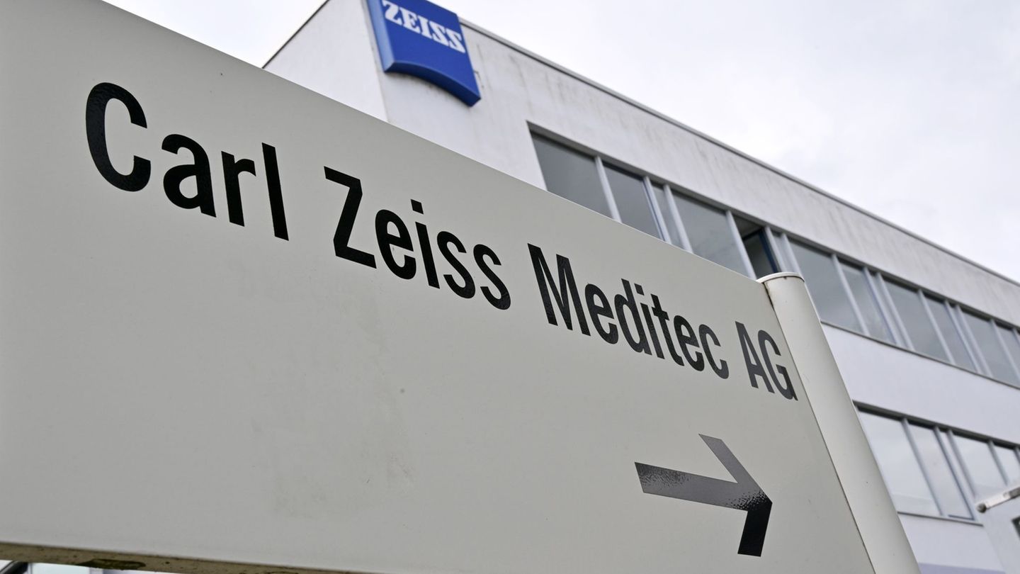 Die Carl Zeiss Meditec AG gehört zu den umsatzstärksten Industrieunternehmen in Ostdeutschland. Foto: Martin Schutt/dpa