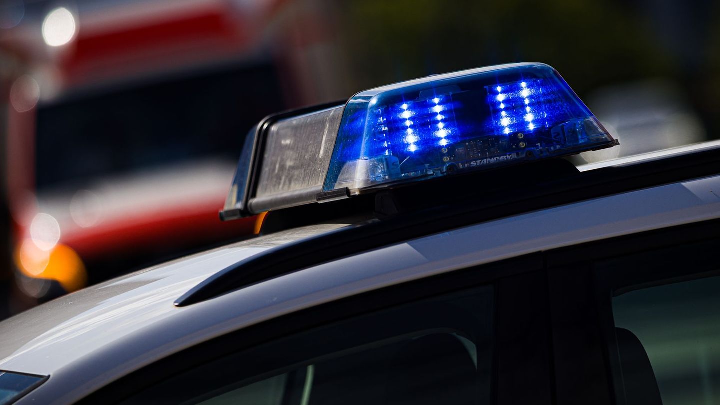 Die Polizei sicherte am mutmaßlichen Tatort zahlreiche Spuren und befragte erste Zeugen. (Symbolbild) Foto: Moritz Frankenberg/d