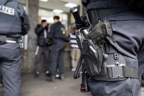 Innenminister Poseck fordert von der Stadt Frankfurt konkrete Maßnahmen im Bahnhofsviertel. (Symbolbild) Foto: Boris Roessler/dp