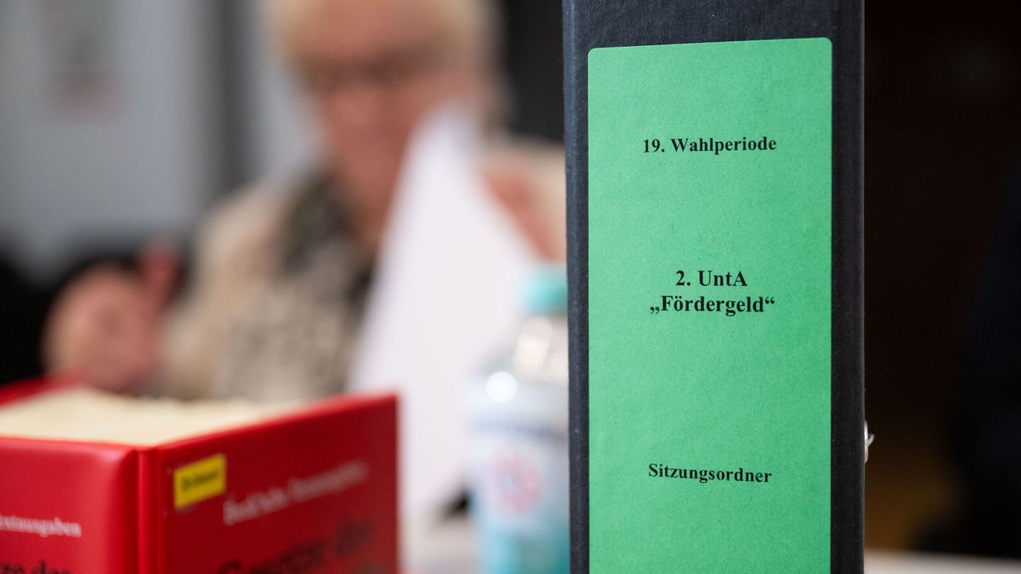 Der Untersuchungsausschuss will zwei CDU-Abgeordnete noch einmal anhören. (Archivbild) Foto: Christophe Gateau/dpa