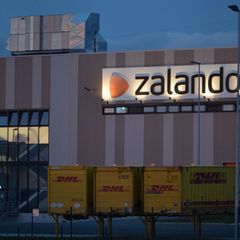 Zalando will das Erfurter Logistikzentrum im September schließen. (Archivbild) Foto: Marc Tirl/dpa-Zentralbild/dpa