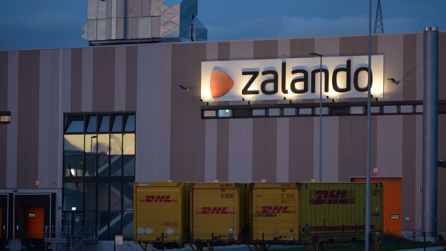 Zalando will das Erfurter Logistikzentrum im September schließen. (Archivbild) Foto: Marc Tirl/dpa-Zentralbild/dpa