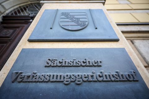 Wie viele Fragen darf eine Fraktion stellen, ohne die Regierung lahmzulegen? Das Verfassungsgericht soll im Juli klären, wo die