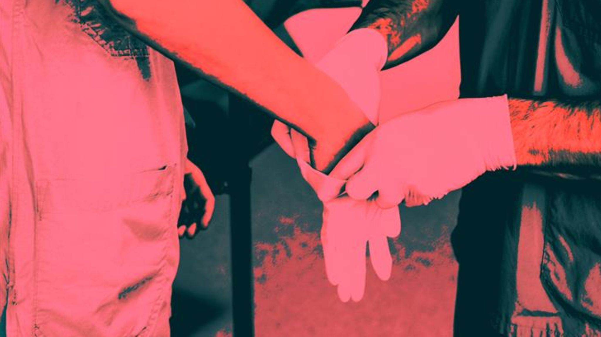 Arzt hilft Medizinstudentin in Handschuhe Thema: Eklat Ärztetag