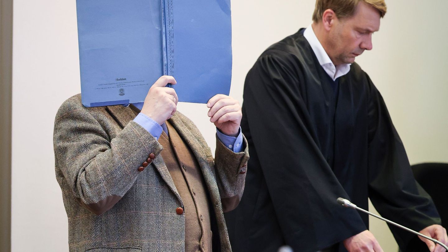 Der wegen sexuellen Missbrauchs angeklagte Pastor wurde zu einer Bewährungsstrafe verurteilt. Foto: Christian Charisius/dpa