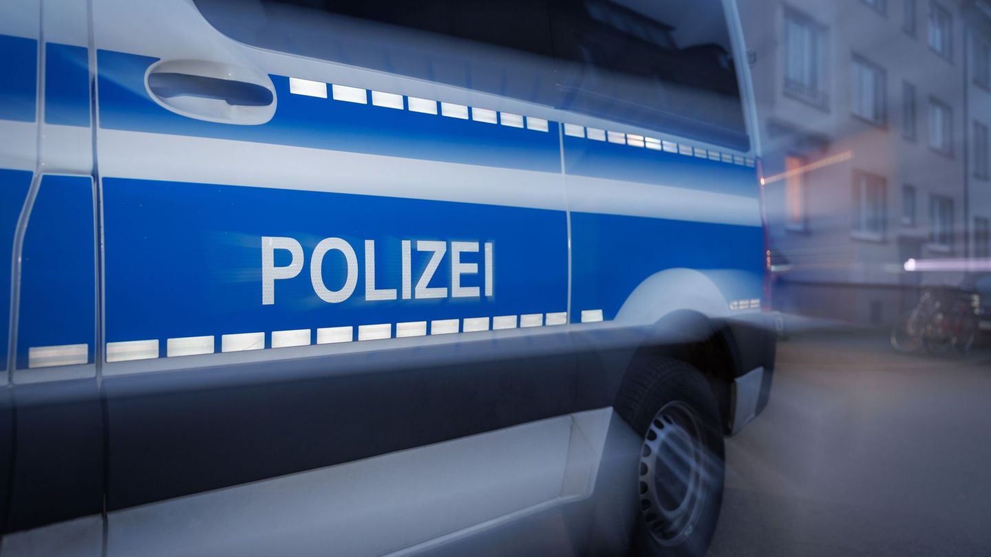 Die Polizei sucht nach den Tätern. (Symbolbild) Foto: Friso Gentsch/dpa