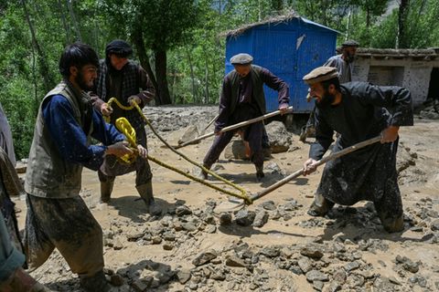 Aufräumarbeiten nach Überschwemmungen in Afghanistan