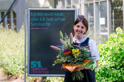 Ein Stück über den Umgang mit der Krebserkrankung der eigenen Mutter gewinnt den Kinder-Wettbewerb bei den Theatertagen in Mülhe