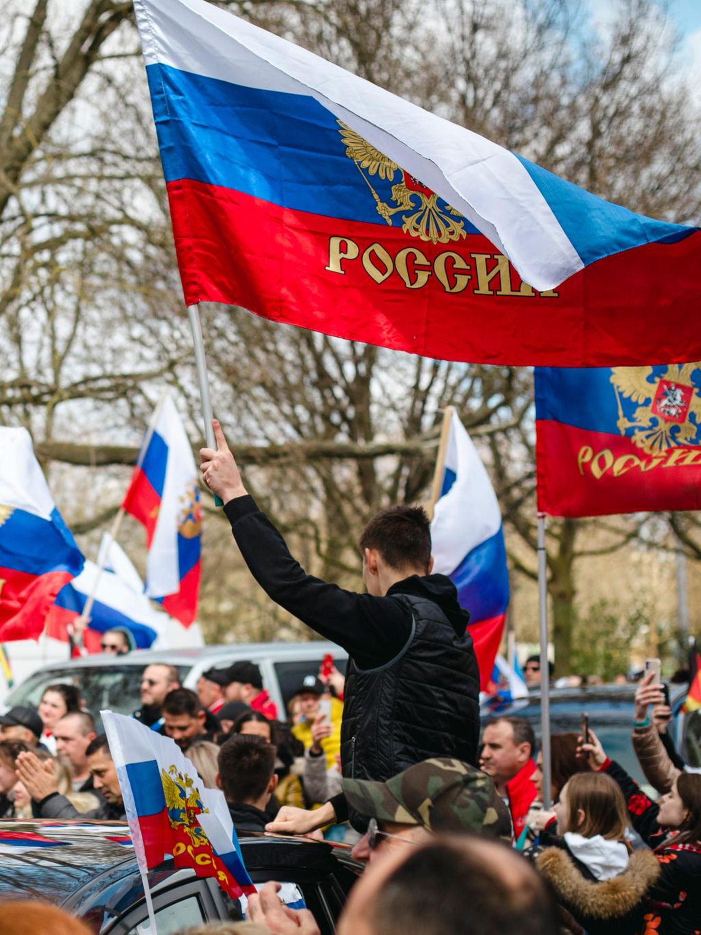 Autokorso von Putin-Unterstützern in Hannover im April 2022, wenige Wochen nach Beginn der russischen Vollinvasion in der Ukraine