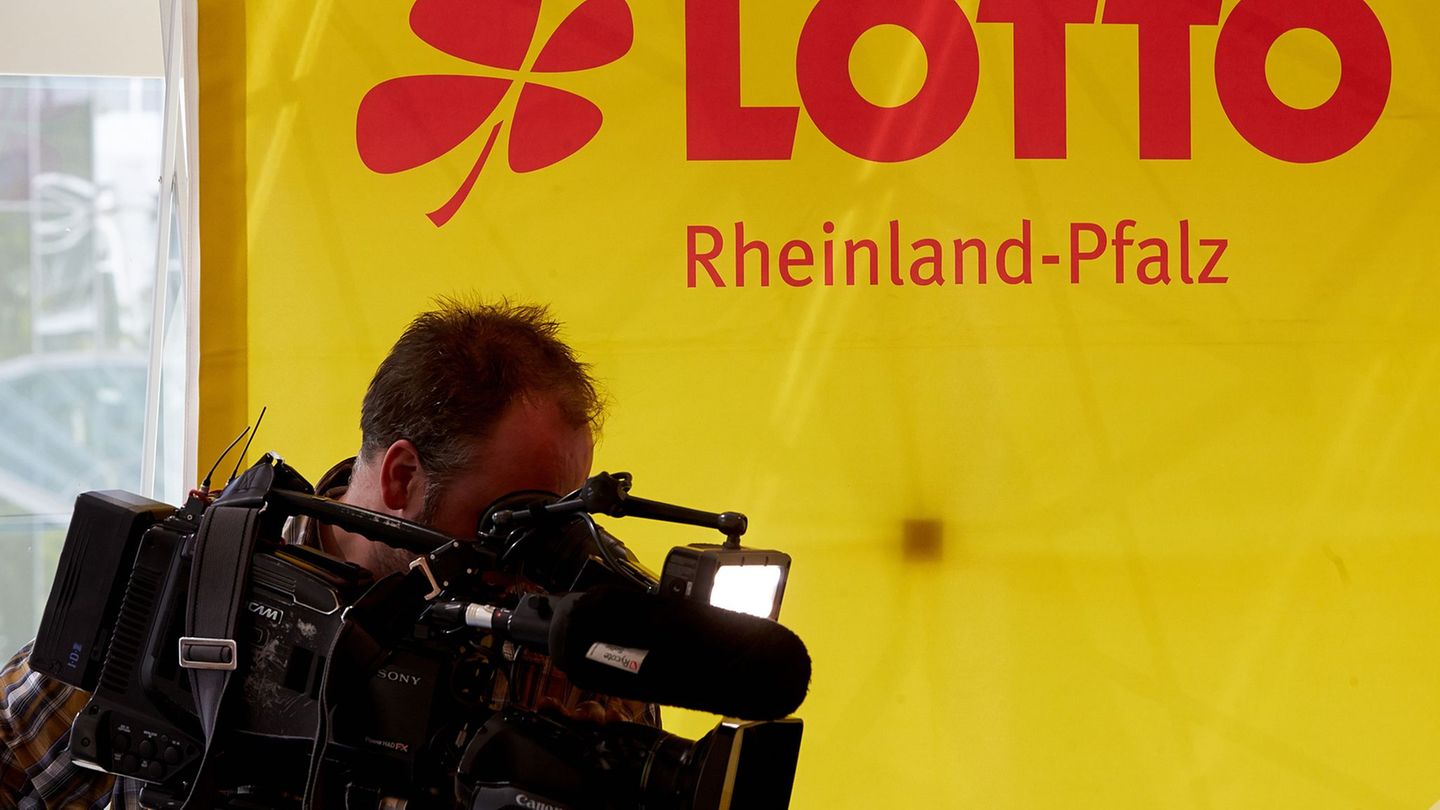 CDU und SPD haben sich darauf geeinigt, dass es - anders als ursprünglich vereinbart - bei einem Chefposten bei Lotto Rheinland-