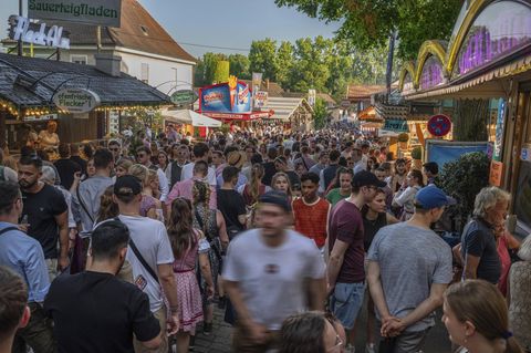 In Erlangen findet die Bergkirchweih, ein traditionelles, zwölftägiges Volksfest statt (Archivbild)