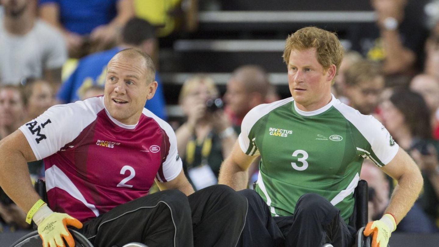 Prinz Harry (r.) und Mike Tindall: Ein gemeinsames Bild aus alten (und offenbar noch "lustigeren") Zeiten.