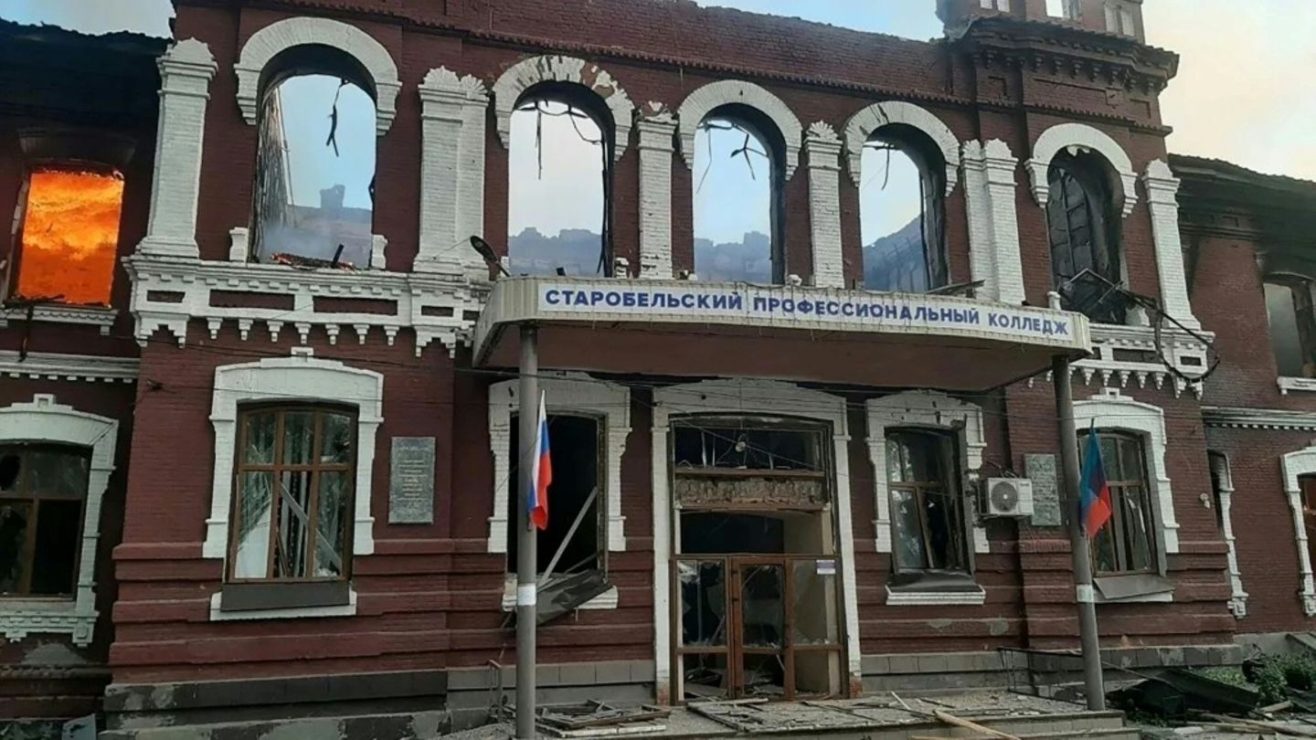 Getroffenes Gebäude in Starobilsk