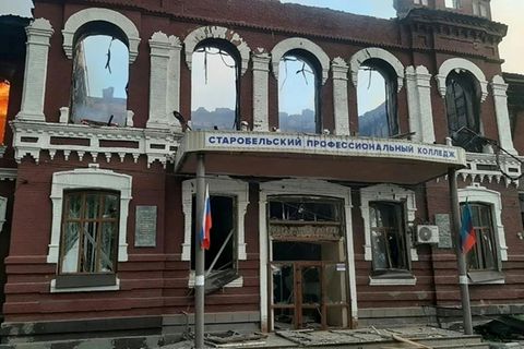 Getroffenes Gebäude in Starobilsk