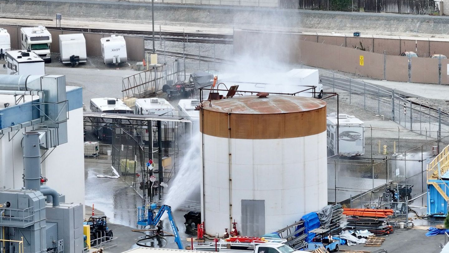 Zehntausende Menschen sind in dem Einzugsgebiet evakuiert worden. Foto: Jeff Gritchen/The Orange County Register/AP/dpa