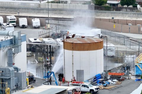 Zehntausende Menschen sind in dem Einzugsgebiet evakuiert worden. Foto: Jeff Gritchen/The Orange County Register/AP/dpa