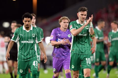 Branimir Hrgota (r) verlässt Fürth nach der Saison. Foto: Federico Gambarini/dpa