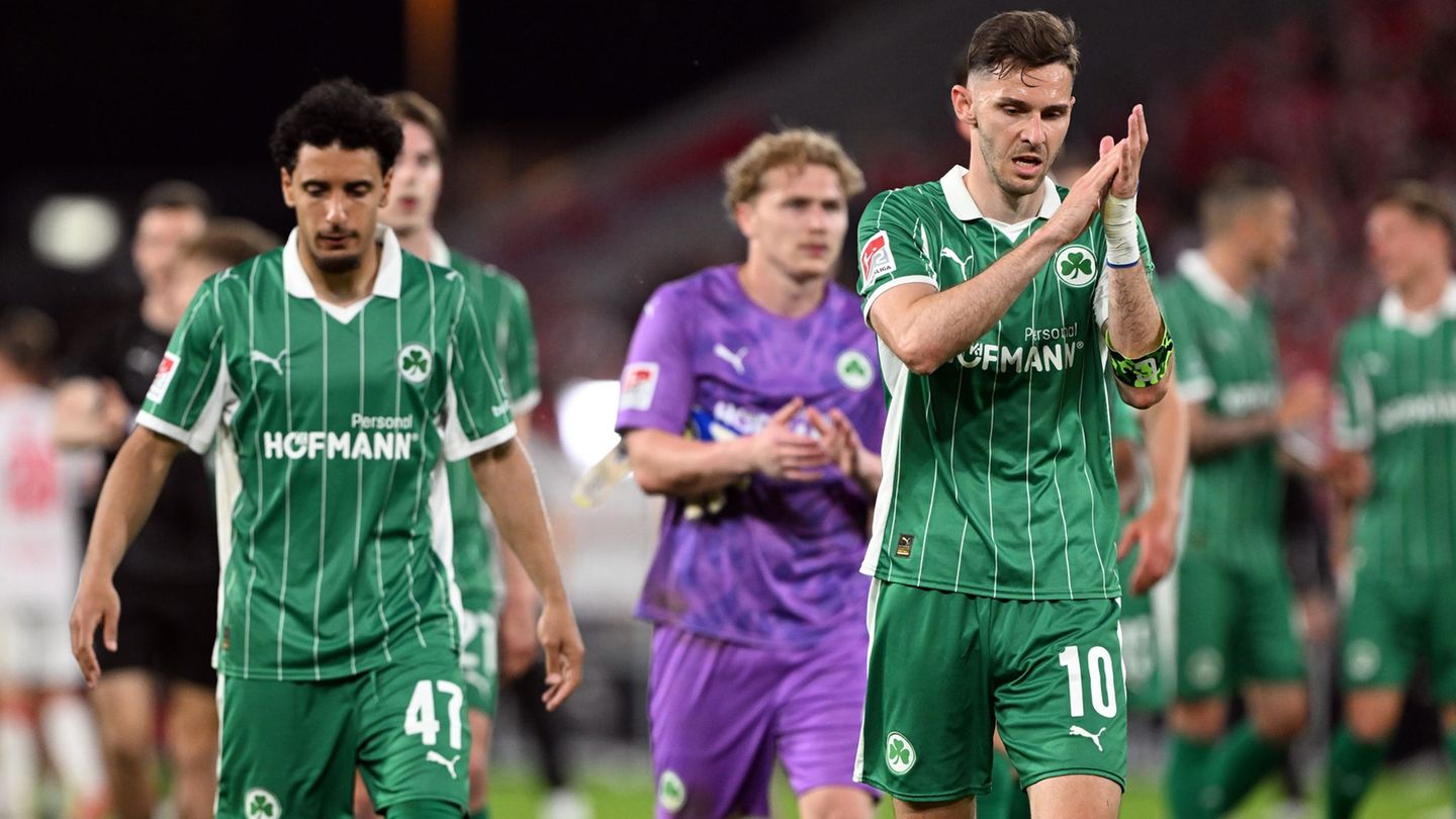 Branimir Hrgota (r) verlässt Fürth nach der Saison. Foto: Federico Gambarini/dpa