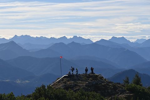 Nicht immer muss man mit dem eigenen Auto zum Wandern fahren - dank des Münchner Bergbusses. (Symbolbild) Foto: Katrin Requadt/d