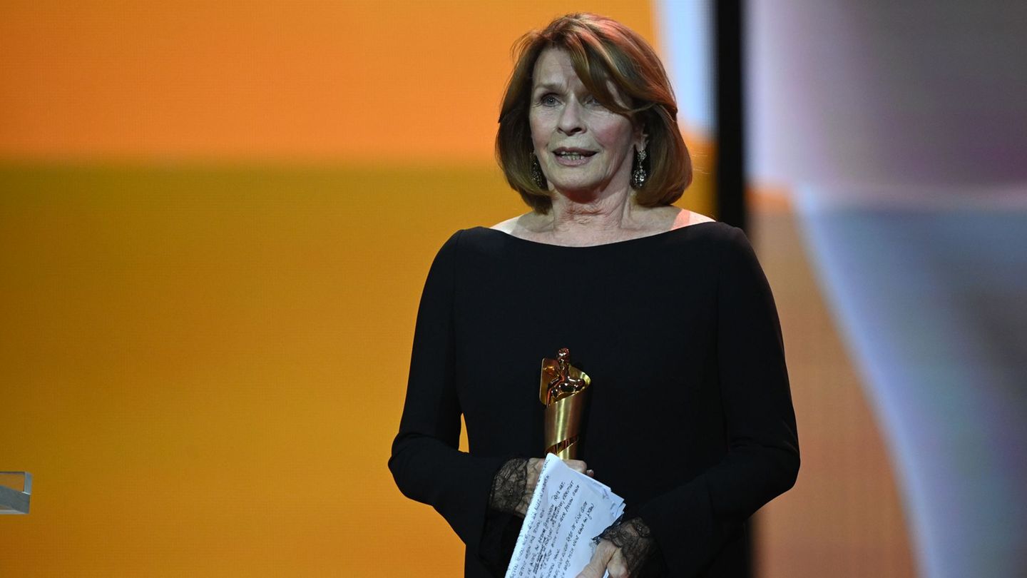 2021 erhielt Senta Berger den Ehrenpreis des Deutschen Filmpreises - nun ist sie als beste Hauptdarstellerin nominiert. (Archivb