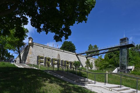 In Thüringen gibt es bis zu 30 Grad am Samstag. (Symbolbild) Foto: Martin Schutt/dpa