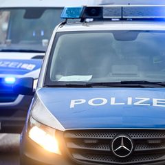 Der Mann kam schwer verletzt ins Krankenhaus. (Symbolbild) Foto: Jens Kalaene/dpa