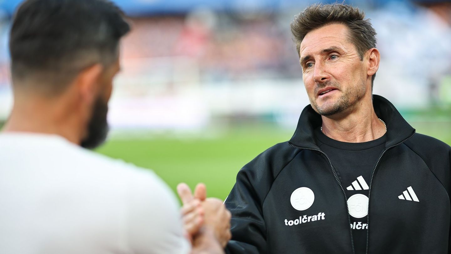 Darf einen neuen Spieler beim FCN begrüßen: Trainer Klose. (Archivbild) Foto: Daniel Karmann/dpa