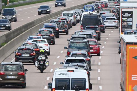 Der Reiseverkehr hat in Niedersachsen und Bremen für Staus gesorgt. (Symbolbild) Foto: Julian Stratenschulte/dpa
