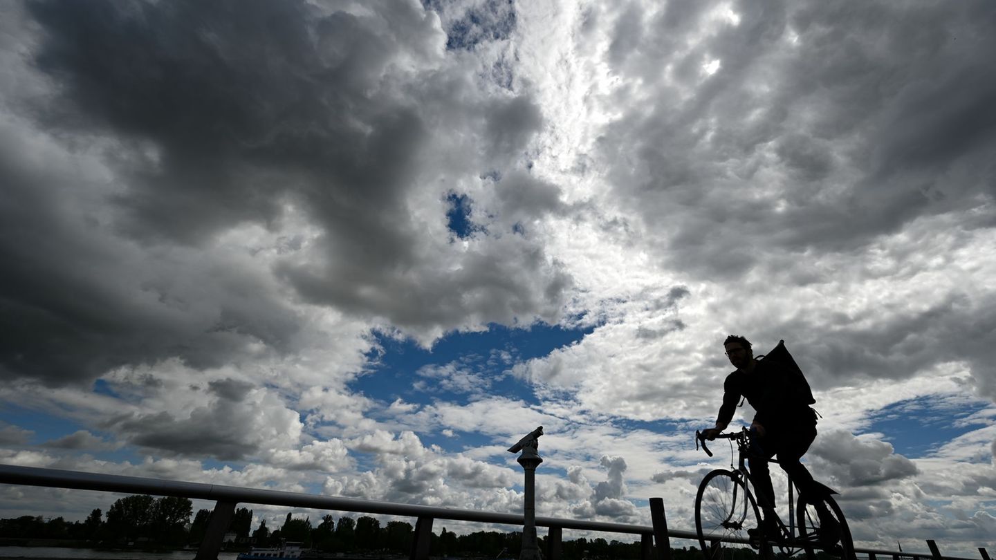 Der Radfahrer wurde erst übergriffig – und entschuldigte sich dann. (Symbolbild) Foto: Arne Dedert/dpa