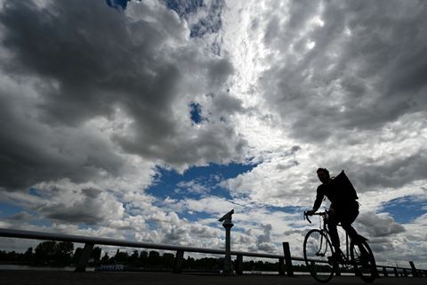 Der Radfahrer wurde erst übergriffig – und entschuldigte sich dann. (Symbolbild) Foto: Arne Dedert/dpa