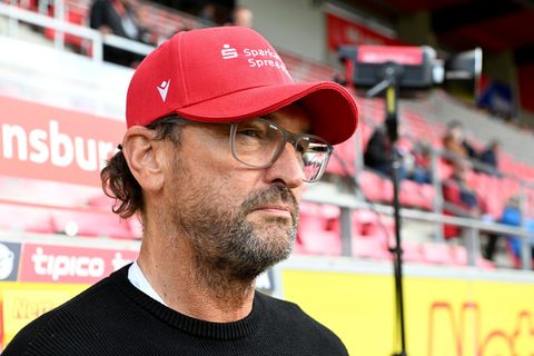 Im Endspiel nicht dabei: Energie-Trainer Wollitz. (Archivbild) Foto: Jens Niering/dpa