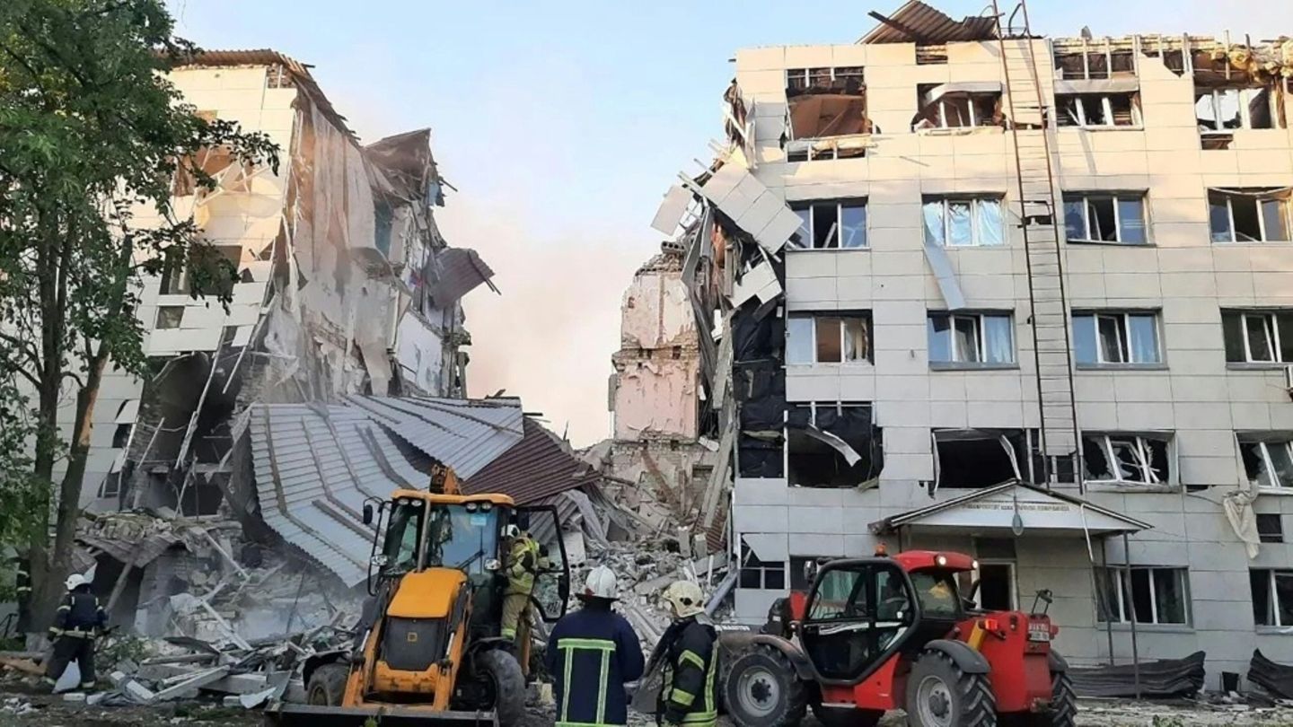 Rettungskräfte in Luhansk