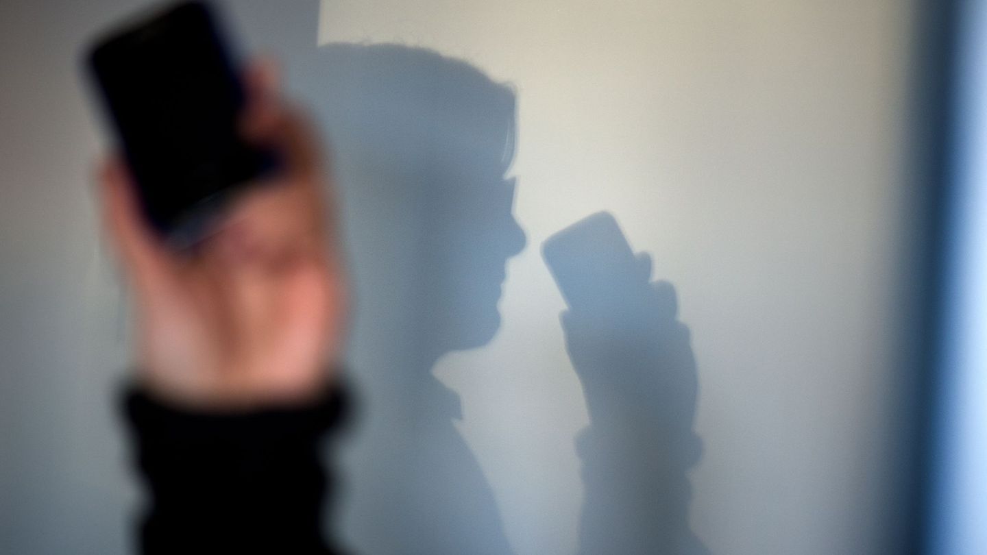 Das Ehepaar fiel schließlich auf die Telefonbetrüger herein. (Symbolbild) Foto: Arno Burgi/dpa-Zentralbild/dpa