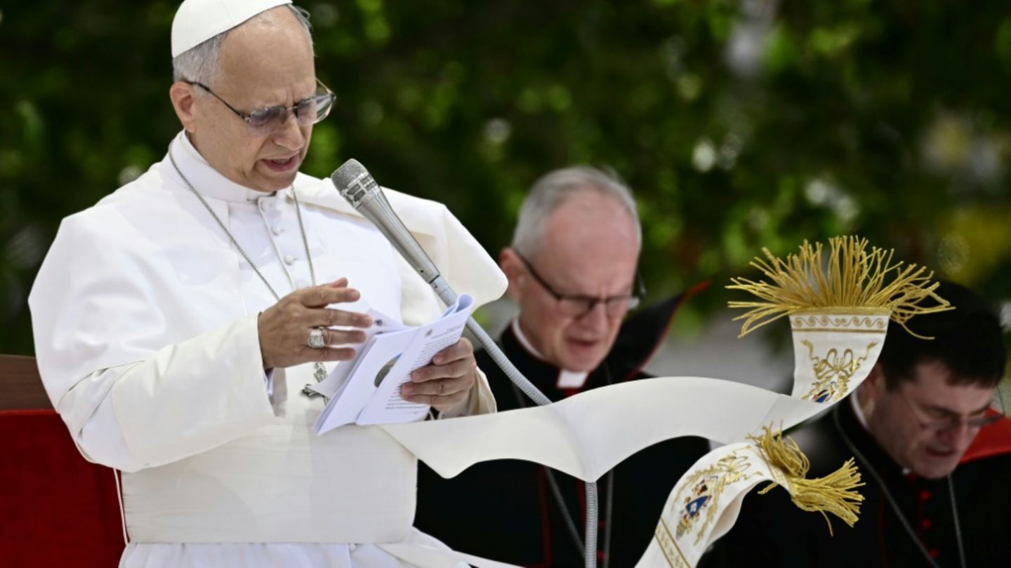 Papst Leo XIV. im "Feuerland" in Italien