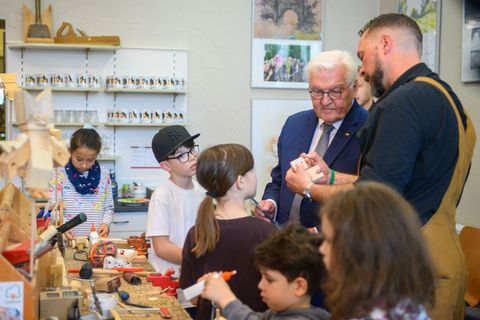 In der vergangenen Woche besuchte Bundespräsident Steinmeier eine Begegnungsstätte in Bernburg. (Archivbild) Foto: Klaus-Dietmar