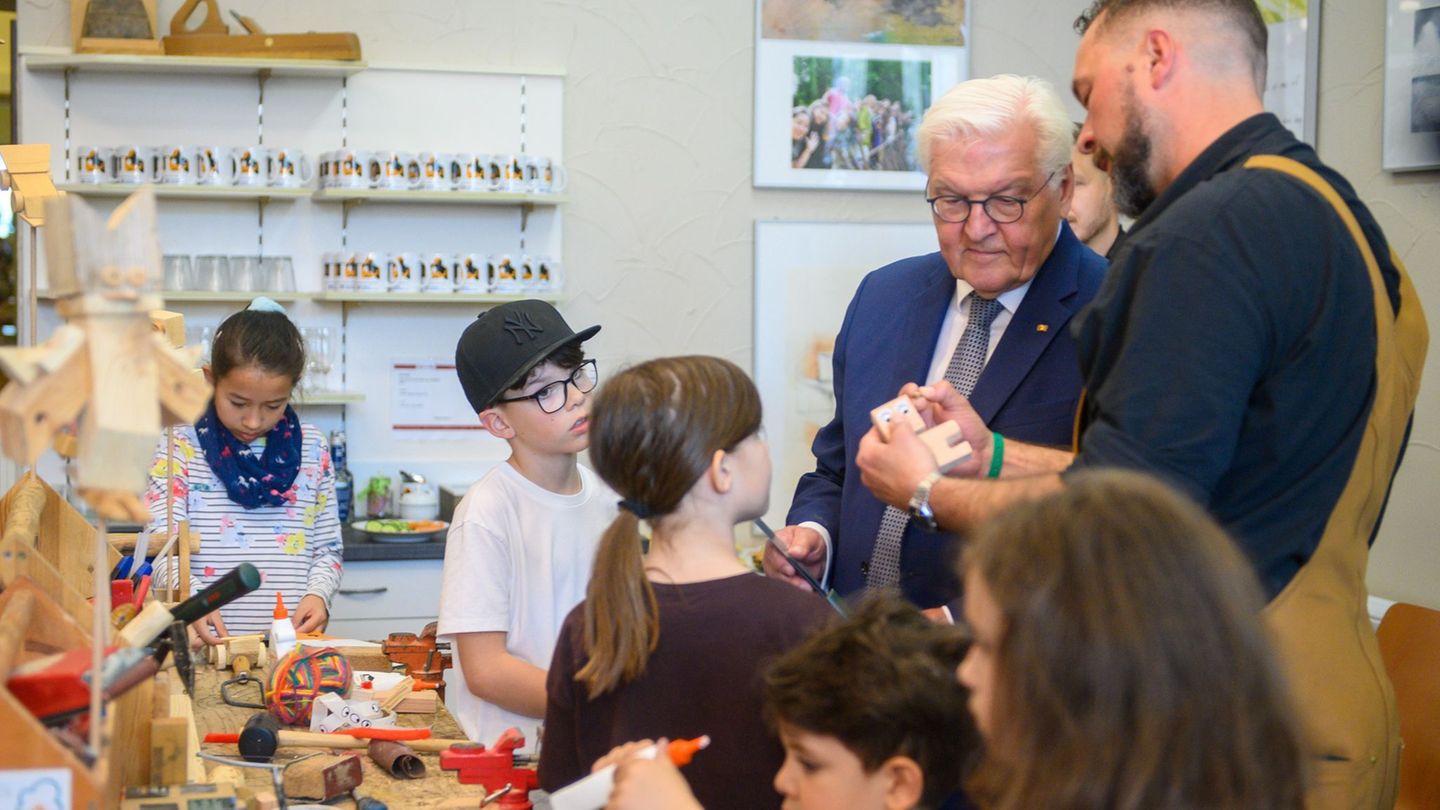 In der vergangenen Woche besuchte Bundespräsident Steinmeier eine Begegnungsstätte in Bernburg. (Archivbild) Foto: Klaus-Dietmar
