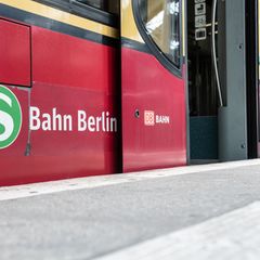 Mehrere Berliner S-Bahn-Linien waren von Einschränkungen betroffen. (Symbolbild) Foto: Paul Zinken/dpa